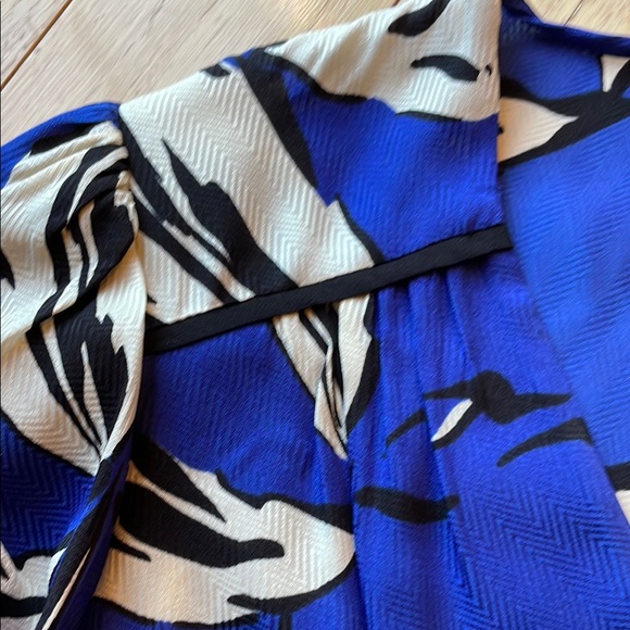 Veronica Beard Blue and White Women's Top - Picture 6 of 7